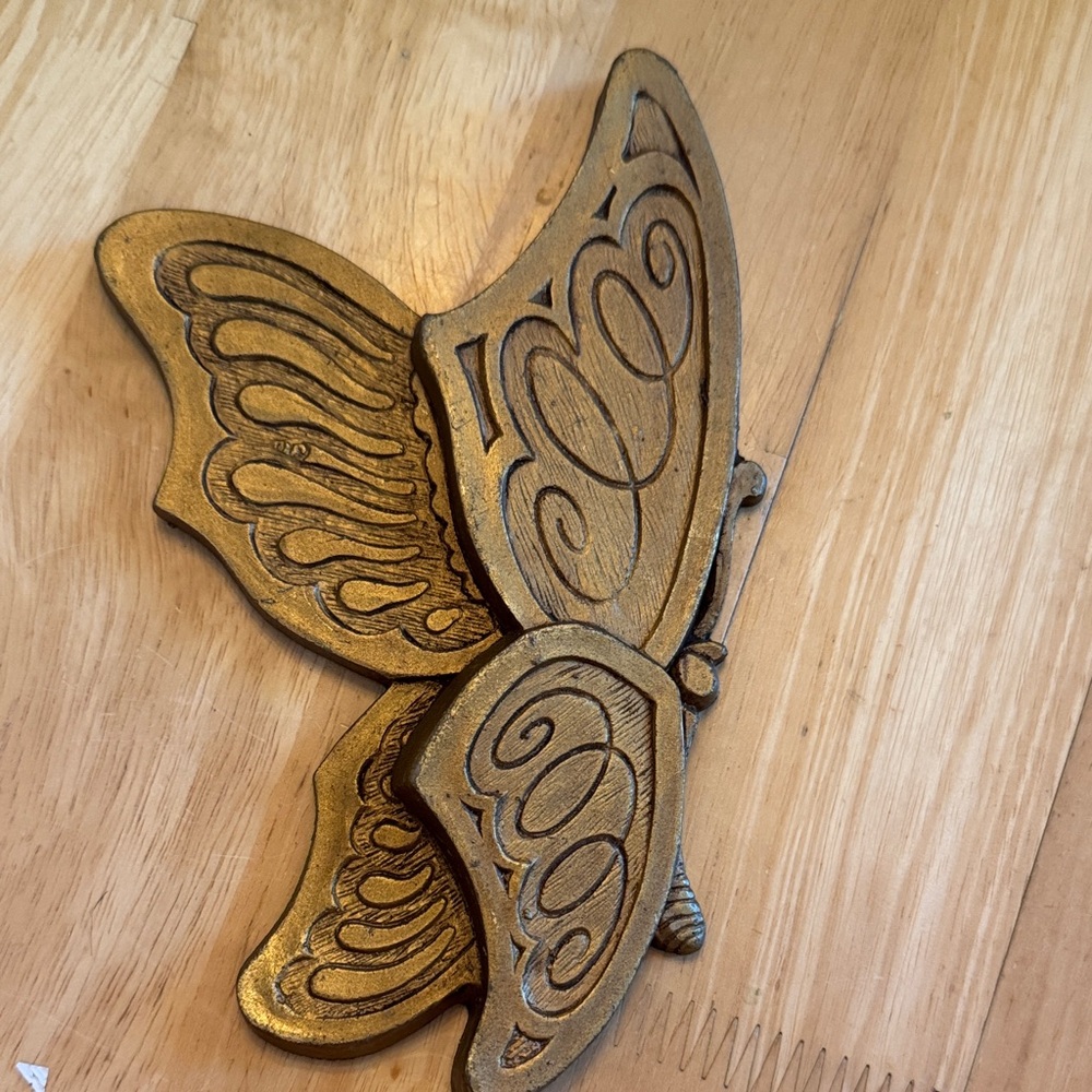 Vintage Syroco Burwood Decorative Butterfly Wall Accent in Gold